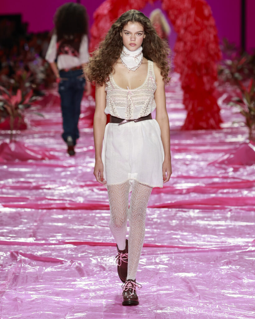 Isabela CapetoRio Fashion Week 2026Foto: Ze Takahashi/ @agfotosite