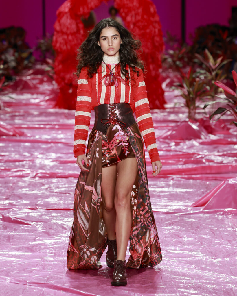 Isabela CapetoRio Fashion Week 2026Foto: Ze Takahashi/ @agfotosite