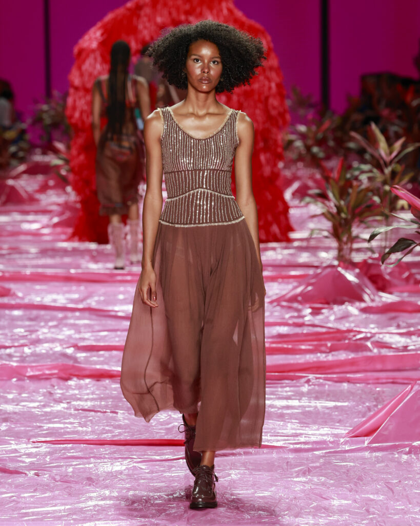 Isabela CapetoRio Fashion Week 2026Foto: Ze Takahashi/ @agfotosite