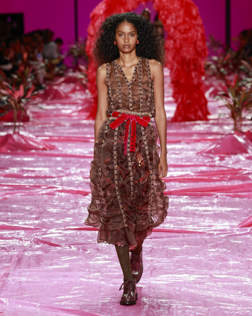 Isabela CapetoRio Fashion Week 2026Foto: Ze Takahashi/ @agfotosite