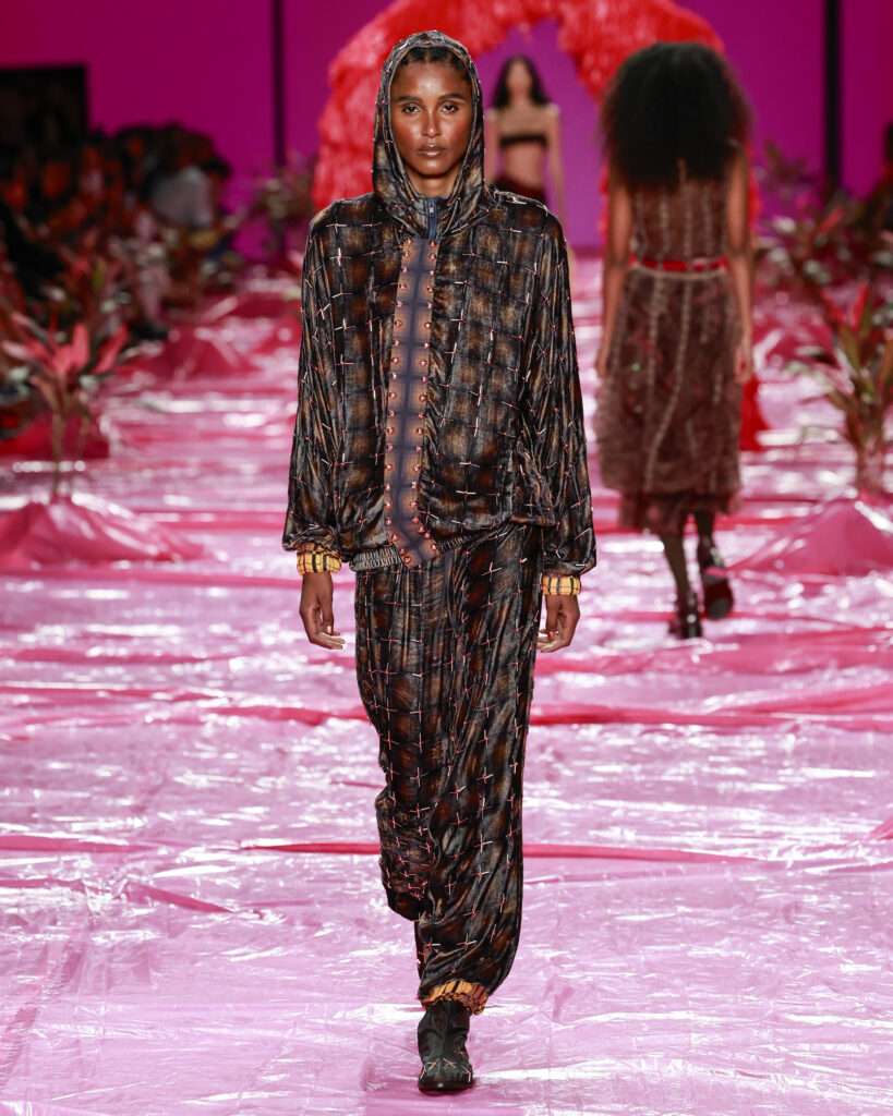 Isabela CapetoRio Fashion Week 2026Foto: Ze Takahashi/ @agfotosite